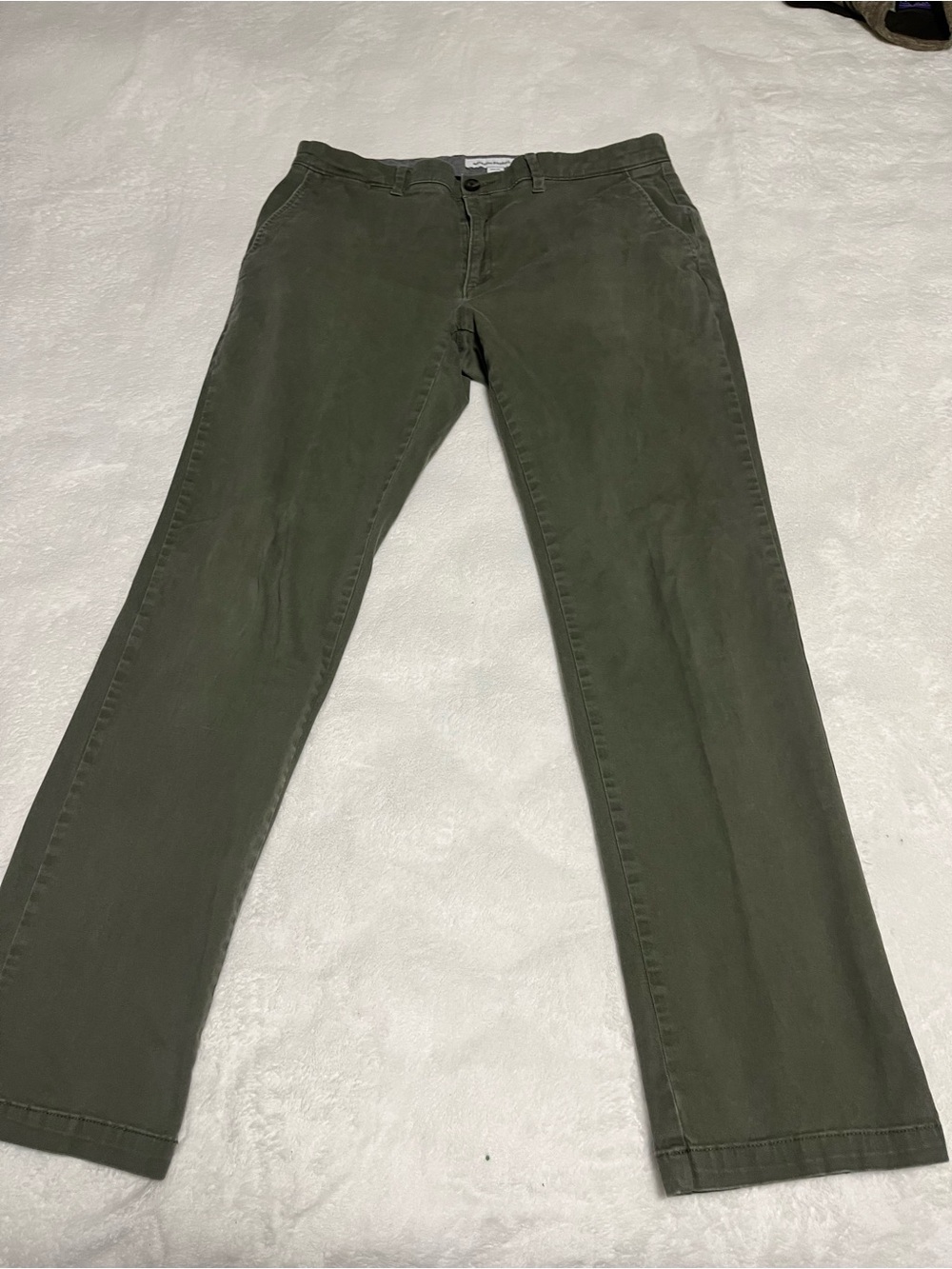 Amazon Essentials Men's Olive Chino Pants